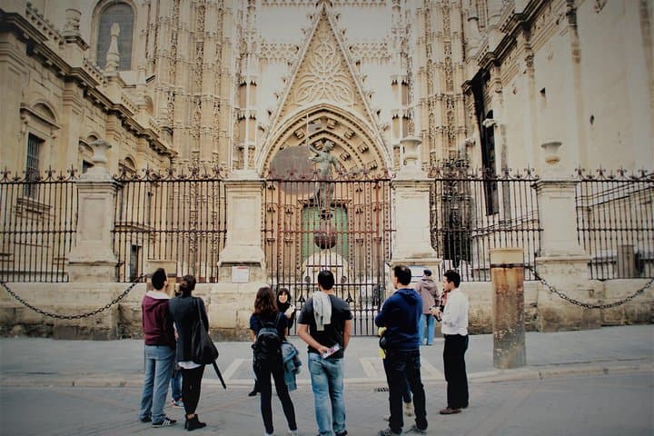 Tour di gruppo ridotto dell'Alcazar, della Cattedrale e della Giralda a Siviglia