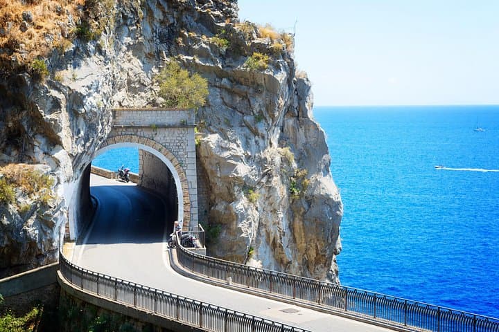 Transfer von Neapel nach Positano mit 2-stündiger Pompeji-Tour