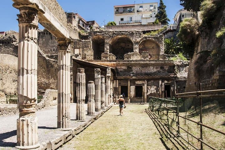 Trasferimento Privato da Amalfi a Roma con Sosta a Pompei — foto 5