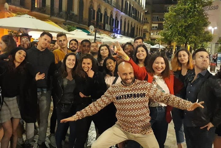Malaga Nachtleben Pub Crawl Tour mit Getränken und Clubeintritt — Foto 2