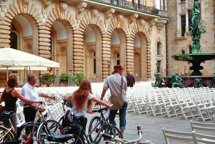 Tour Guiado en Bicicleta por Hamburgo: Tradición y Modernidad