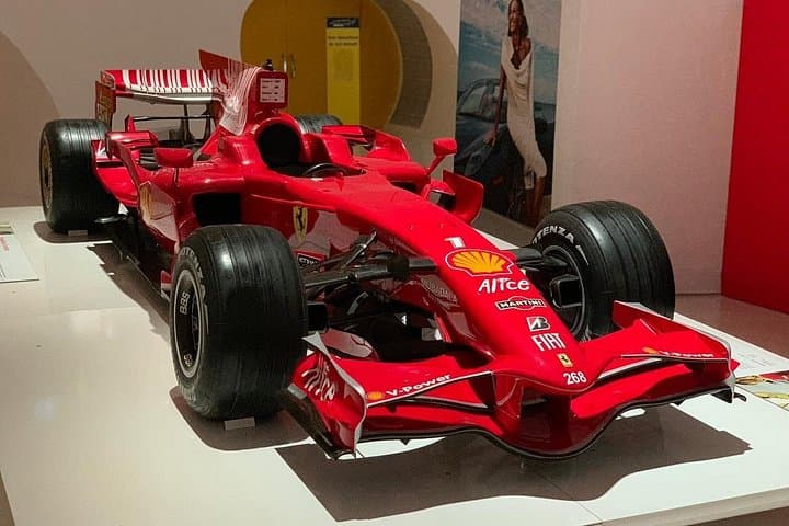 Museos Ferrari y Enzo Ferrari, Tour de la Fábrica y Museo Lamborghini — foto 5