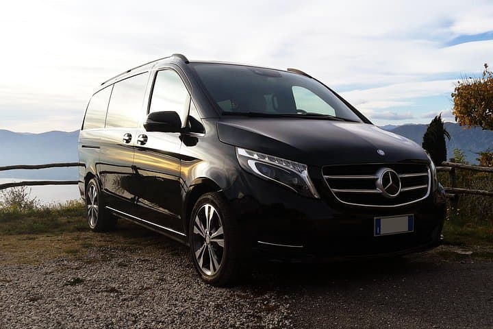 Privater Luxus-Transfer von Verona nach Sirmione — Foto 3