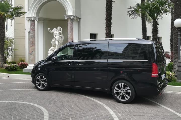 Privater Transfer: Verona nach Bologna mit Halt im Ferrari Museum — Foto 3