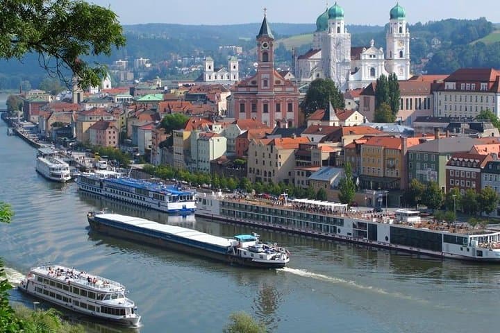Trasferimento Privato: Da Monaco al Porto Crociere di Passau in Van di Lusso — foto 3