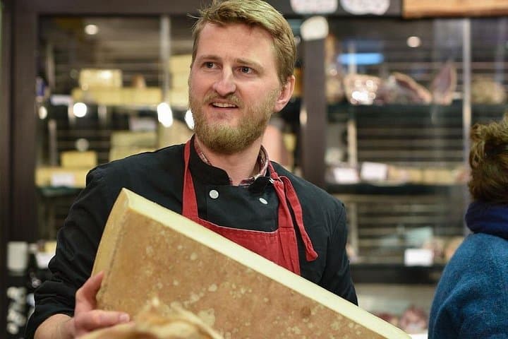 Cata de Queso y Vino en una Bodega de Queso en París — foto 4