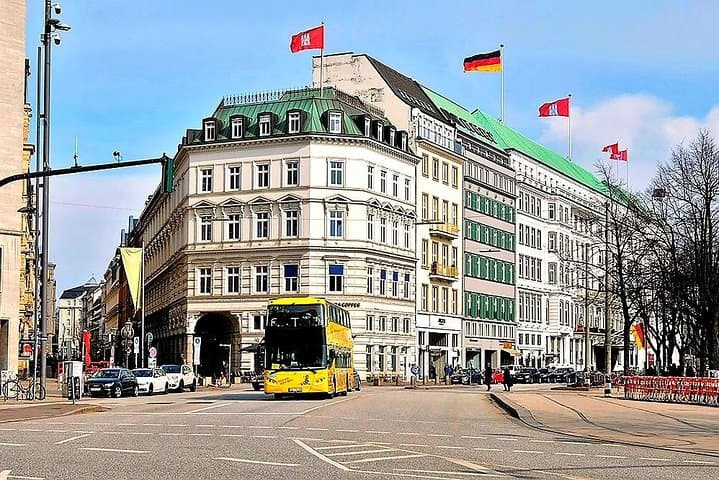 Hamburg: Hop-On Hop-Off Tour - Gelber Doppeldecker — Foto 4