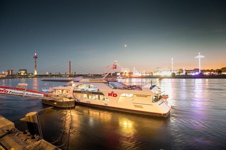 Düsseldorf 2-Stunden Abendkreuzfahrt — Foto 3