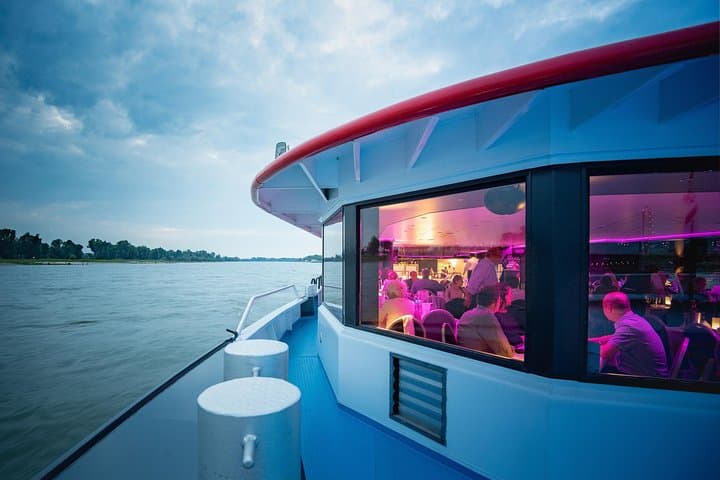 Düsseldorf 2-Stunden Abendkreuzfahrt — Foto 4