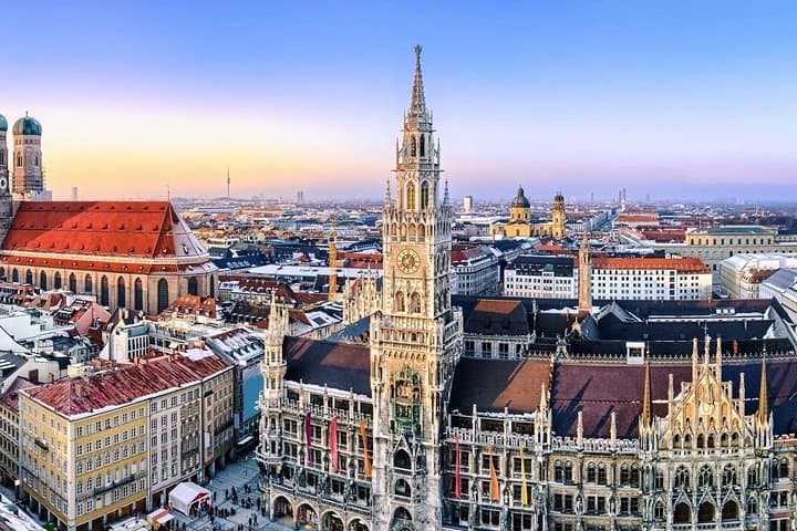 Flughafentransfer: München zum Flughafen München MUC mit Luxus-Van — Foto 3