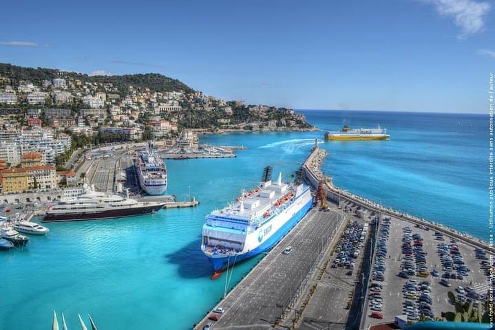 Flughafentransfer: Von Nizza Stadt zum Flughafen Nizza NCE im Luxus-Van — Foto 4