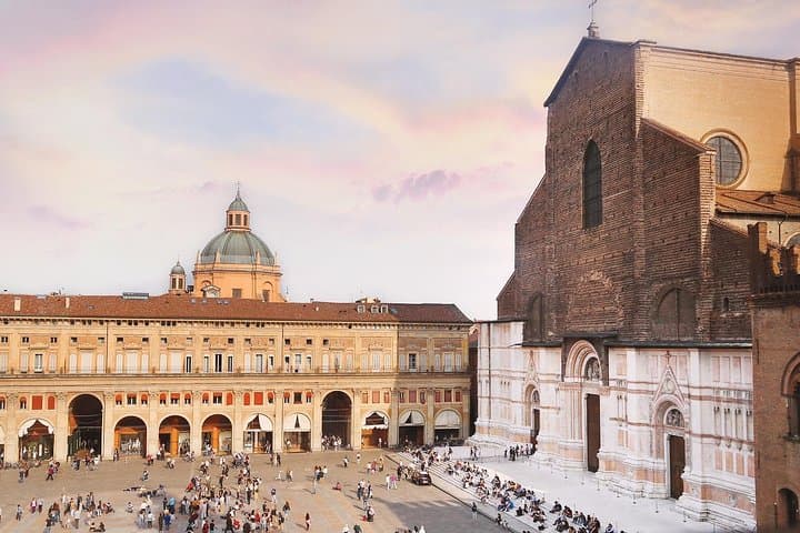 Tour a piedi dell'arte storica di Bologna con gemme nascoste e degustazioni — foto 2