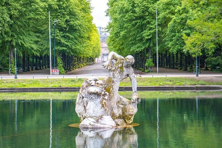 Esplorazione dell'Arte e della Cultura di Dusseldorf con un Locale