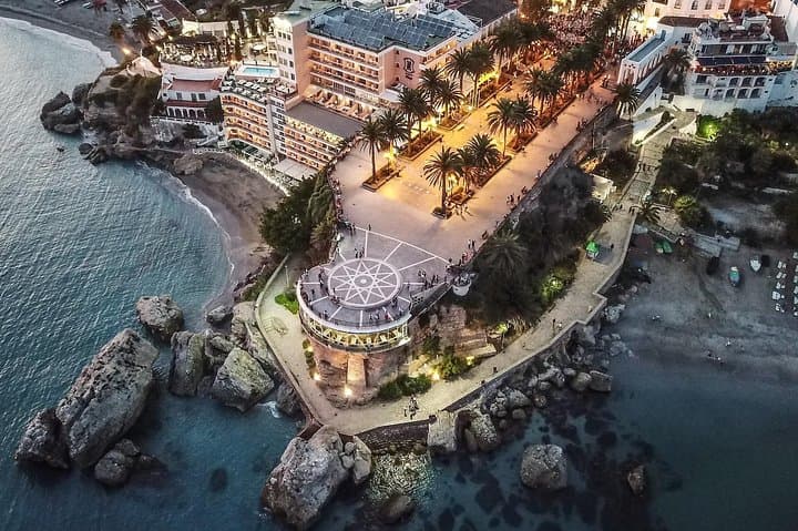 Escursione alle Grotte di Nerja e Costa Tropicale da Granada — foto 3