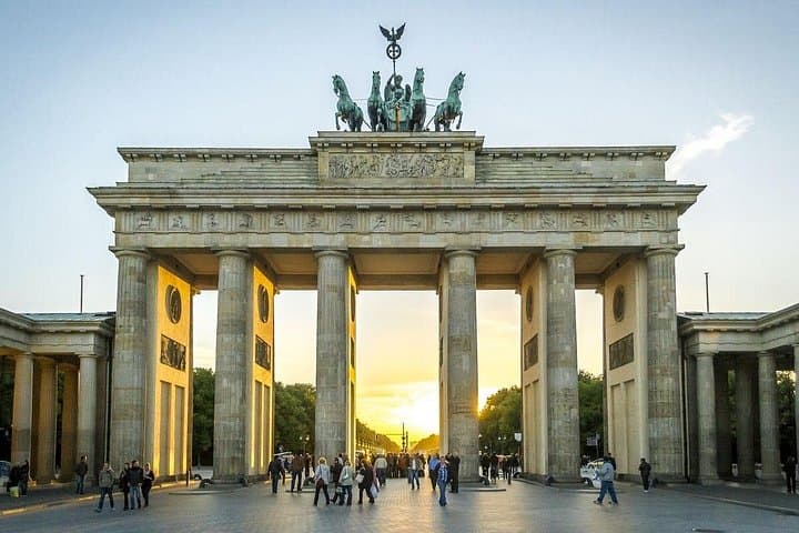 Trasferimento Privato: Berlino all'Aeroporto di Brandenburg BER in Van di Lusso — foto 4