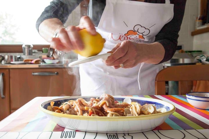 Cours de cuisine à domicile et repas avec un local à Praiano — photo 2