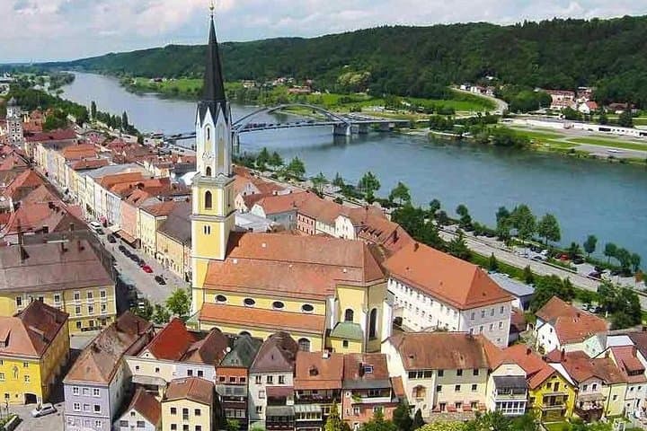 Trasferimento Privato: Da Monaco al Porto Crociere di Passau in Van di Lusso — foto 5