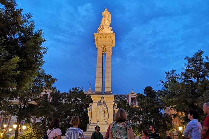 Tour Storico Serale di Siviglia con Storia Inquietante
