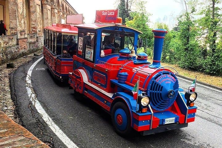 San Luca Erlebnis Tour in Bologna — Foto 5