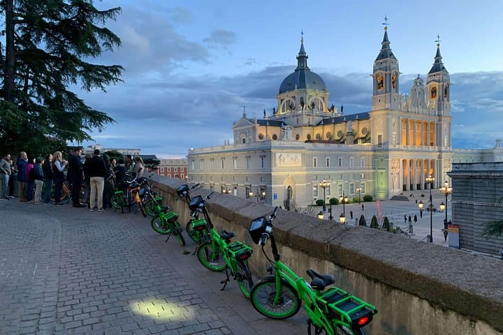 Tour in eBike al tramonto e alle luci notturne di Madrid — foto 2