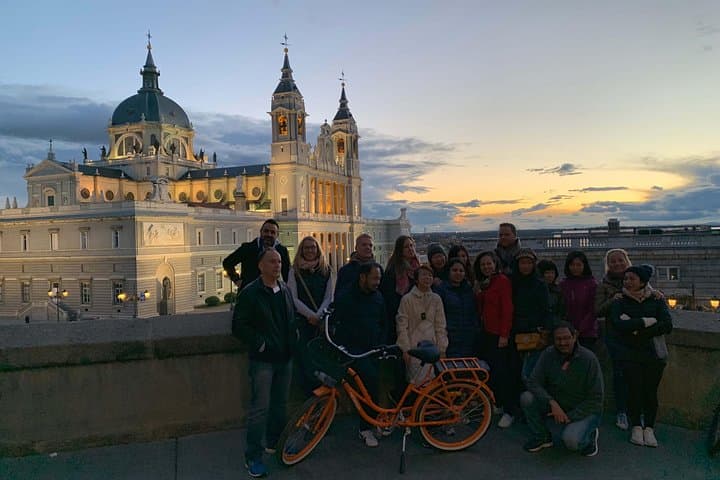 Tour en eBike al atardecer y luces nocturnas de Madrid
