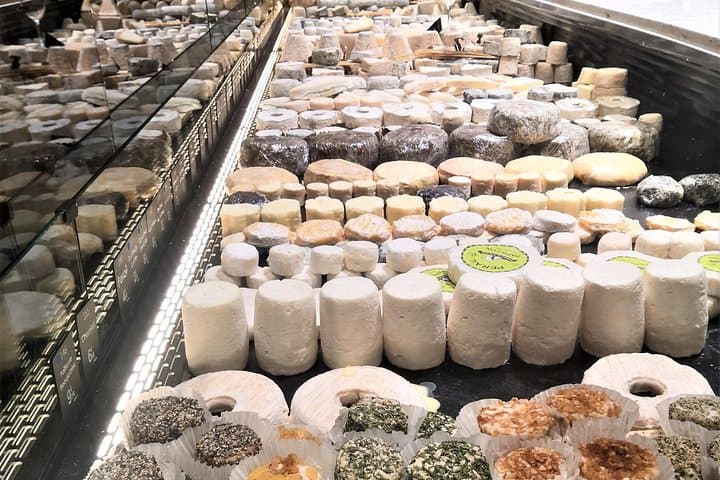 Lyon Morgenmarkt für Lebensmittelverkostungstour in Les Halles Paul Bocuse — Foto 4