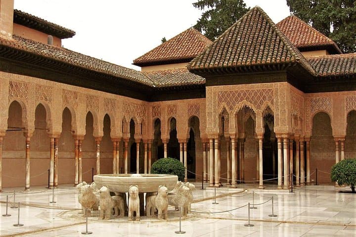 Vollständige Alhambra-Tour mit bevorzugtem Zugang (SPANISCH) — Foto 2