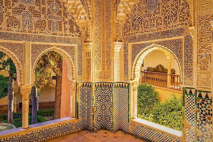 Vollständige Alhambra-Tour mit bevorzugtem Zugang (SPANISCH) — Foto 4