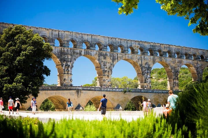 Halbtägige Tour zum Pont-du-Gard, Uzès und Nîmes ab Avignon — Foto 5