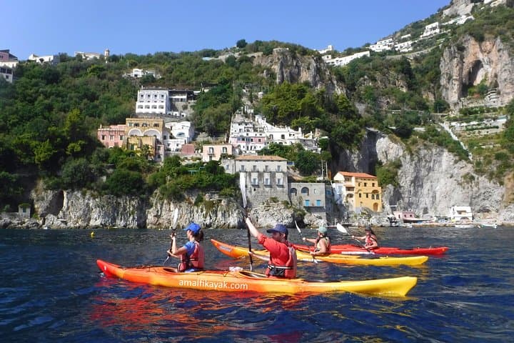 Tour in Kayak della Costiera Amalfitana: Esplora Grotte, Archi e Spiagge Nascoste — foto 5