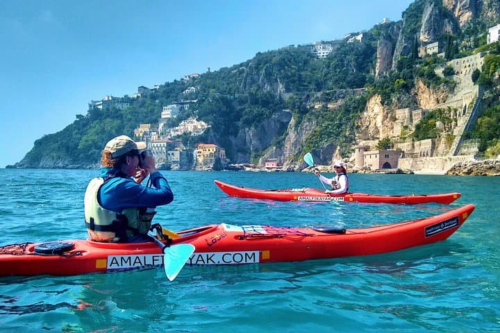 Tour in Kayak della Costiera Amalfitana: Esplora Grotte, Archi e Spiagge Nascoste — foto 2