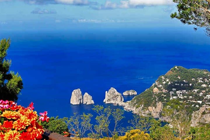 Insel Capri und Blaue Grotte von Sorrento oder Positano oder Amalfi oder Salerno — Foto 2