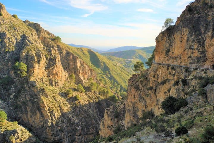 Randonnée au Gorge de El Saltillo et au Village Blanc depuis Malaga