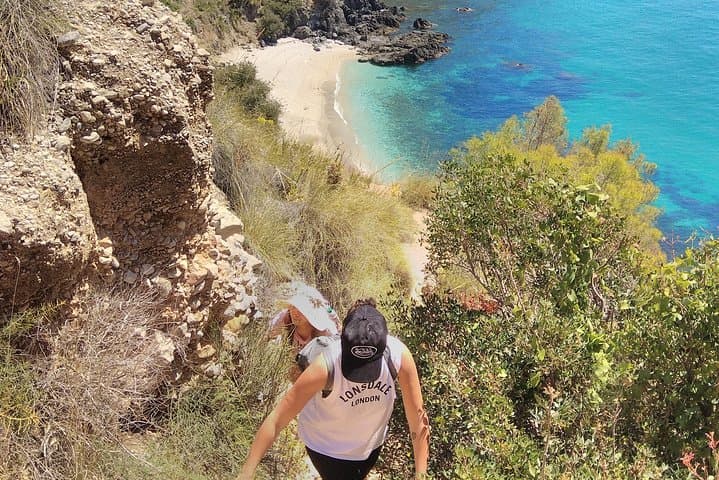 Tour di mezza giornata di escursionismo e snorkeling in piccoli gruppi a Malaga