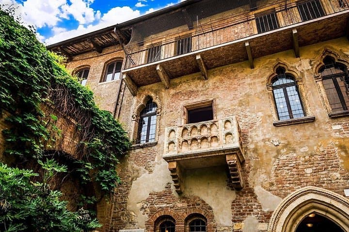 Private Stadtführung durch Verona mit Zugang zur Arena und Julias Balkon — Foto 2