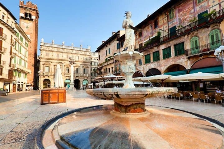 Private Stadtführung durch Verona mit Zugang zur Arena und Julias Balkon — Foto 3