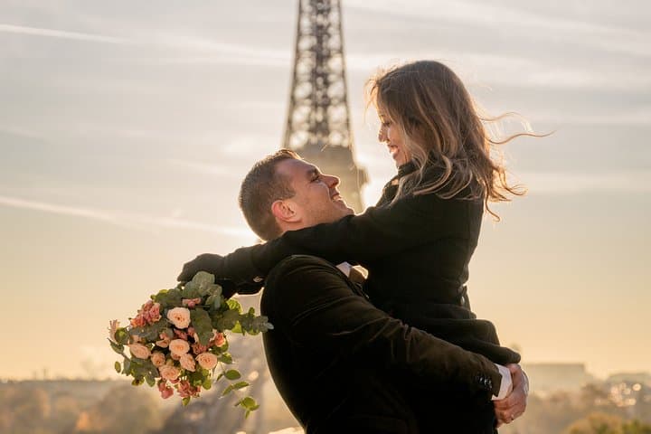 Servizio Fotografico Privato Guidato da Professionista presso la Torre Eiffel — foto 2