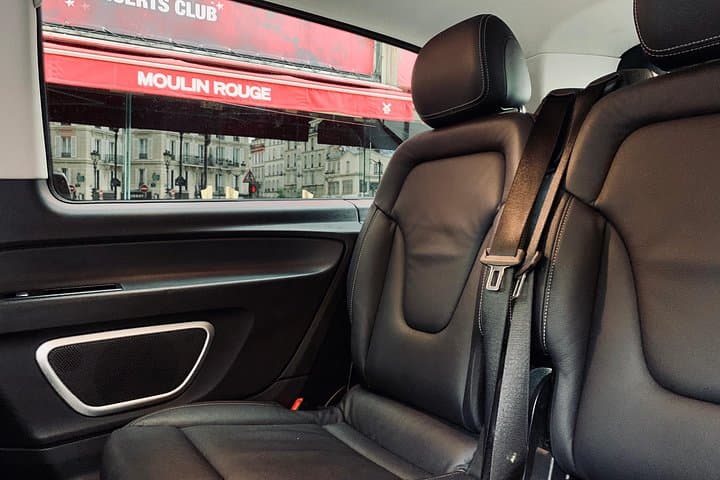 Private Transfer to Moulin Rouge — photo 2