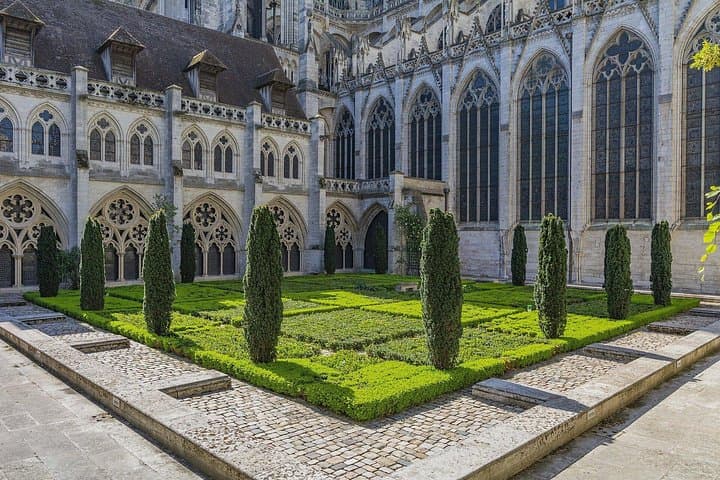LA ÉPOCA DE LAS CATEDRALES (Ruan, Amiens, Beauvais) — foto 2