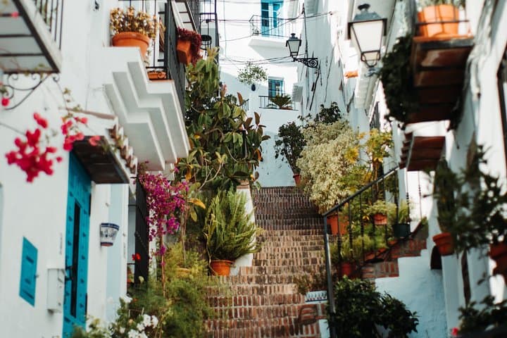 Costas y Montañas: Excursión de un Día en Grupo Reducido de Nerja a Frigiliana con las Cuevas de Nerja — foto 2
