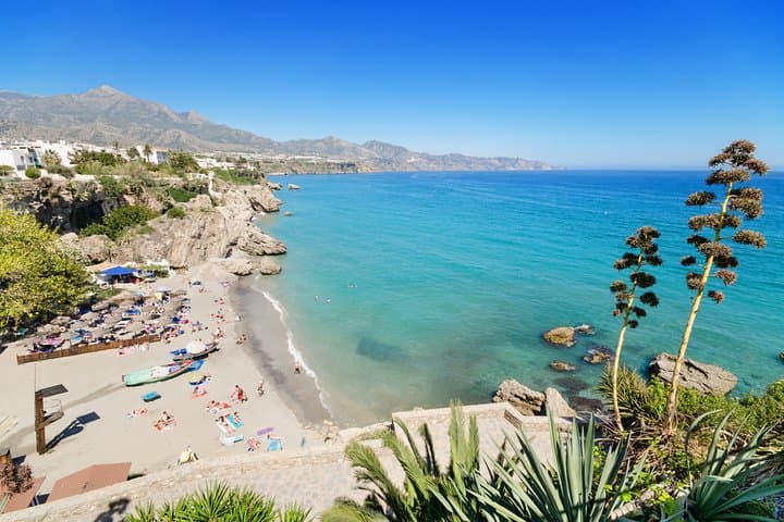 Costas y Montañas: Excursión de un Día en Grupo Reducido de Nerja a Frigiliana con las Cuevas de Nerja — foto 3