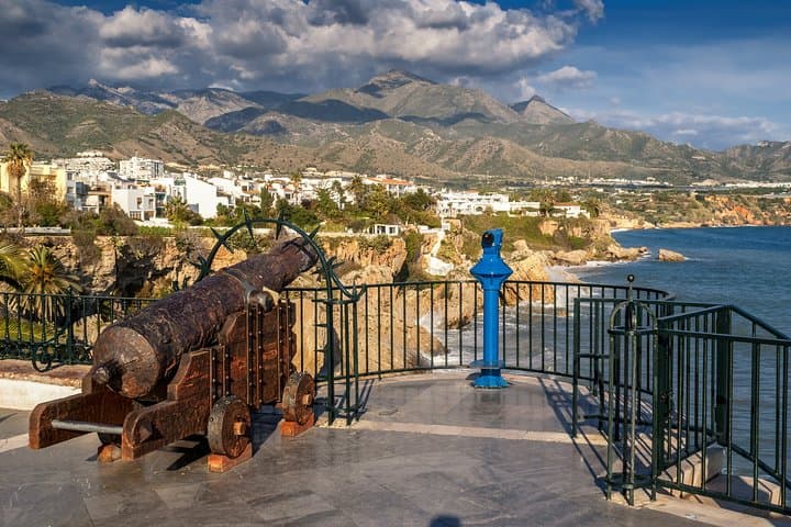 Costas y Montañas: Excursión de un Día en Grupo Reducido de Nerja a Frigiliana con las Cuevas de Nerja — foto 4