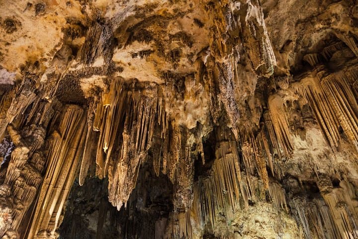 Costas y Montañas: Excursión de un Día en Grupo Reducido de Nerja a Frigiliana con las Cuevas de Nerja