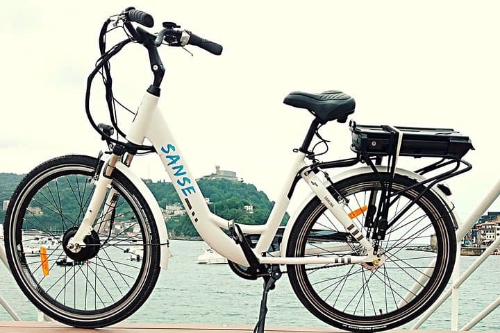 Tour por la ciudad en bicicleta eléctrica — foto 2