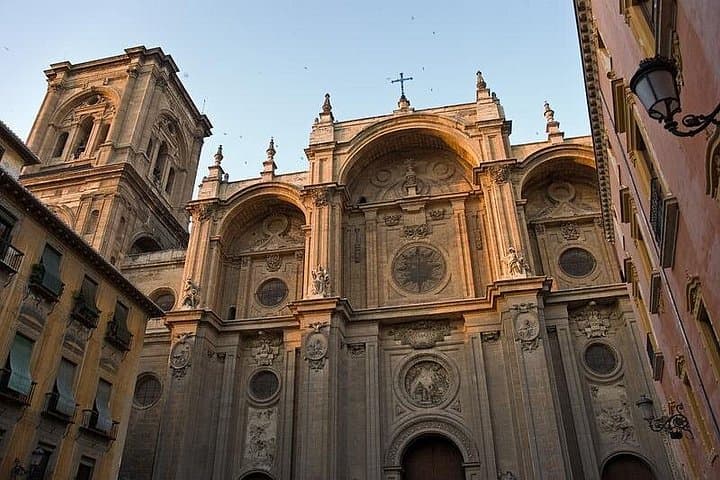 Granada: Geführte Tour durch die Royal Chapel und die Kathedrale von Granada — Foto 3