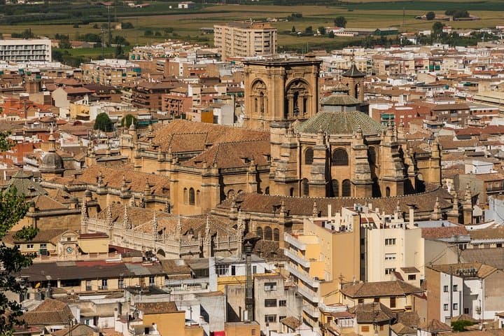 Granada: Geführte Tour durch die Royal Chapel und die Kathedrale von Granada — Foto 4