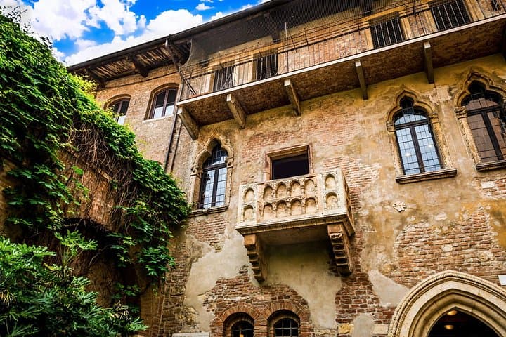 Historia de Romeo y Julieta – Tour Privado a Pie en Verona — foto 2