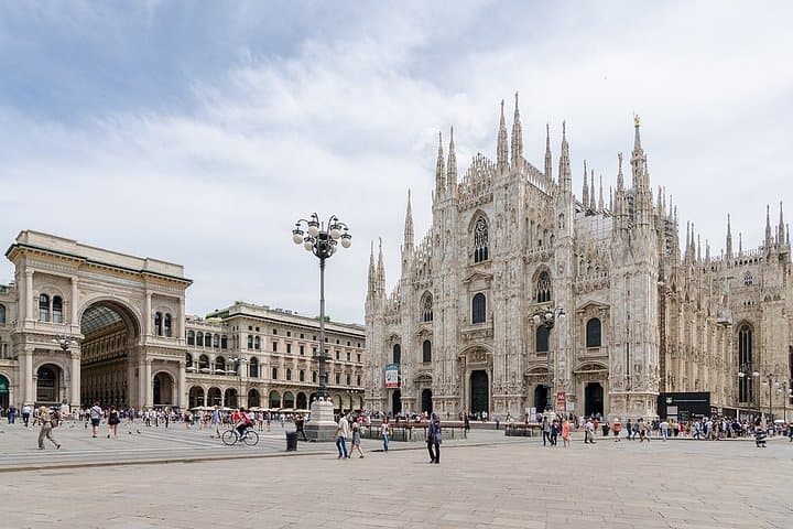 Milan Flughafen Transfer: Linate Flughafen LIN nach Mailand Stadt im Luxus-Van — Foto 3