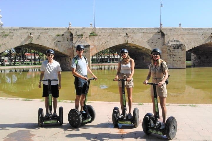 Tour en Segway de 1 Hora en Valencia + Alquiler de Bicicleta por Todo el Día
