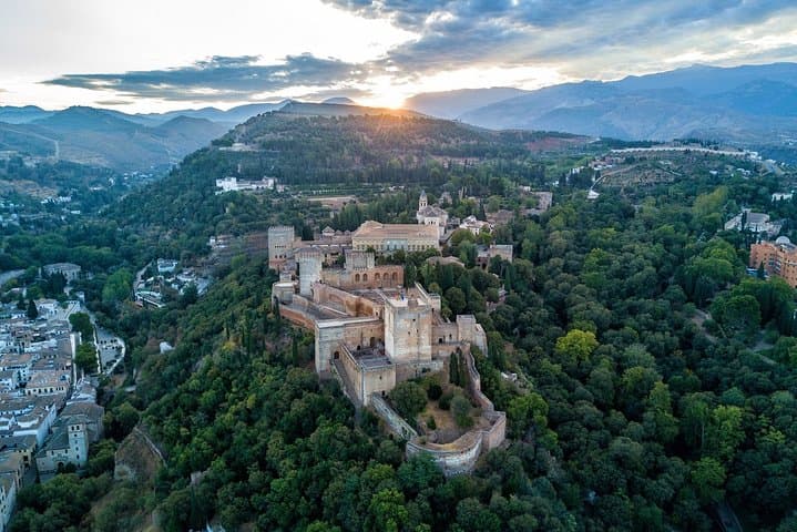 Alhambra &amp; Generalife Coupe-file Petit Groupe incluant les Palais Nasrides — photo 2